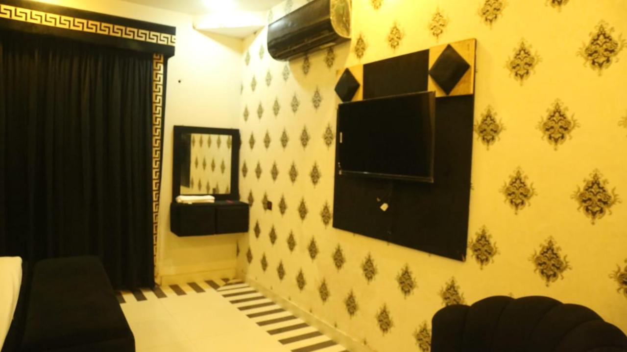 Hotel De Smart Multan Esterno foto