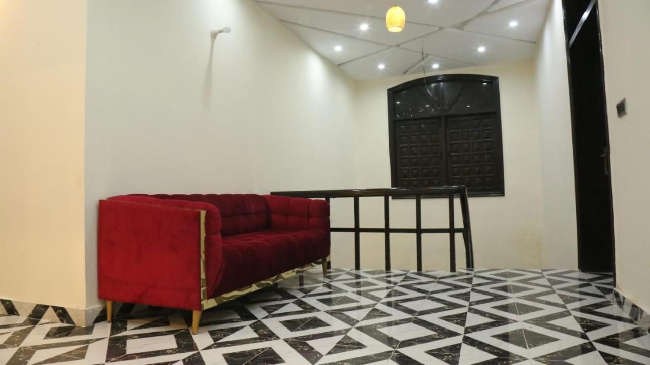 Hotel De Smart Multan Esterno foto