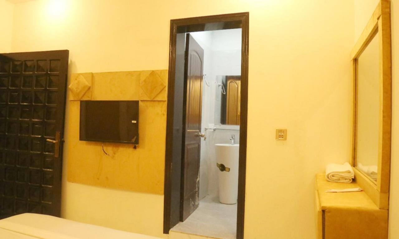 Hotel De Smart Multan Esterno foto
