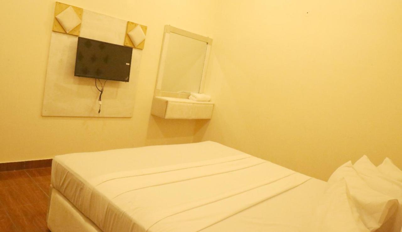 Hotel De Smart Multan Esterno foto