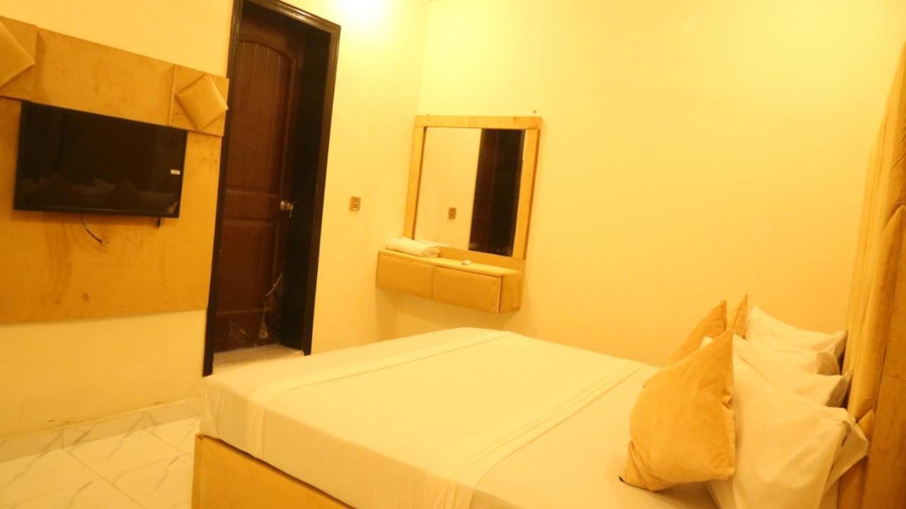 Hotel De Smart Multan Esterno foto