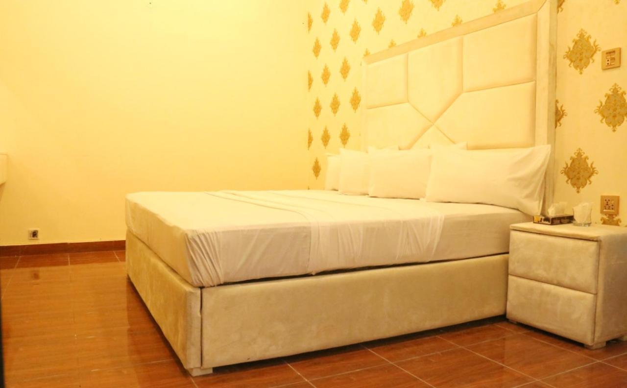 Hotel De Smart Multan Esterno foto
