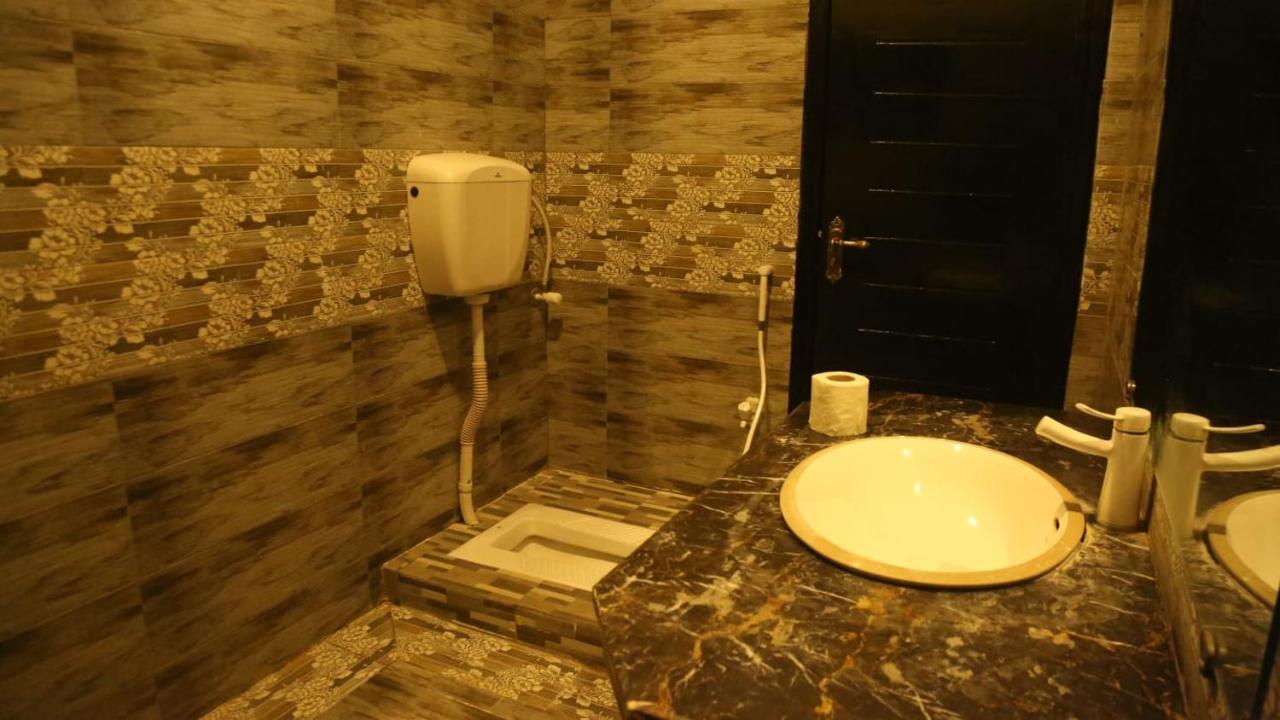 Hotel De Smart Multan Esterno foto