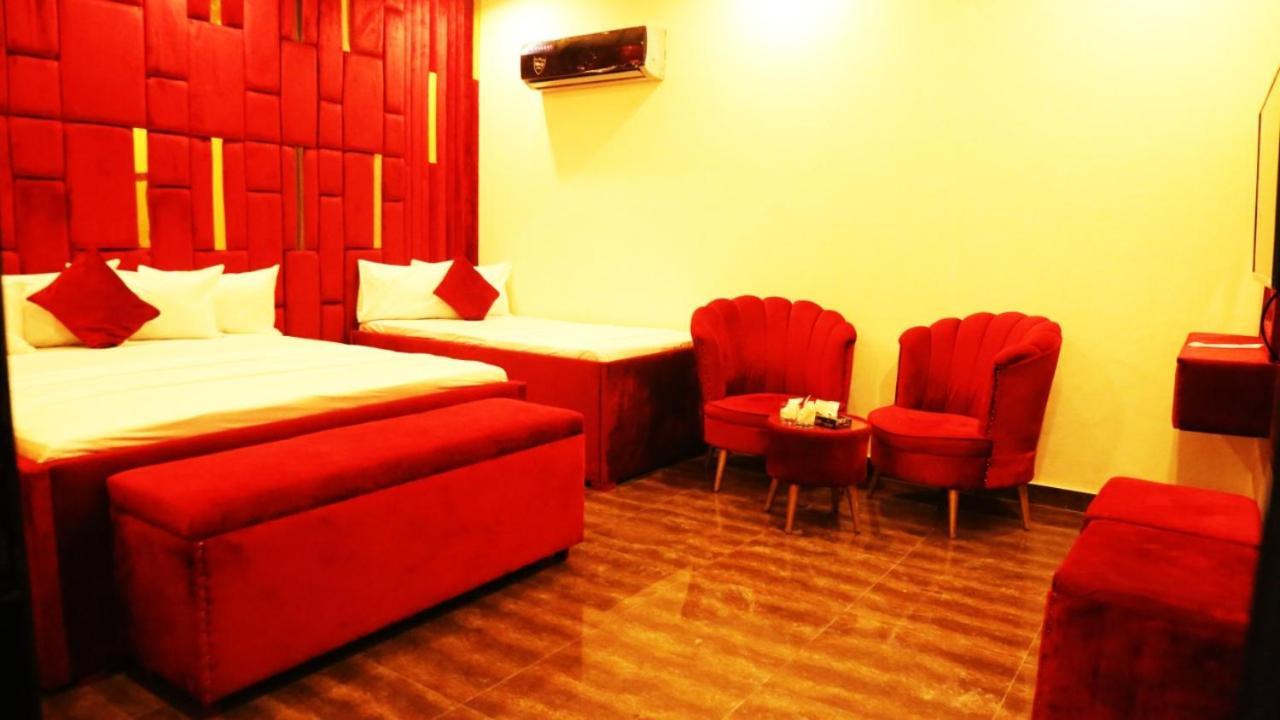 Hotel De Smart Multan Esterno foto