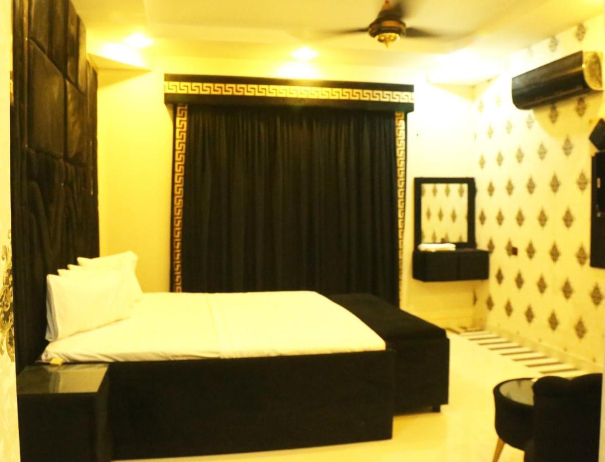 Hotel De Smart Multan Esterno foto