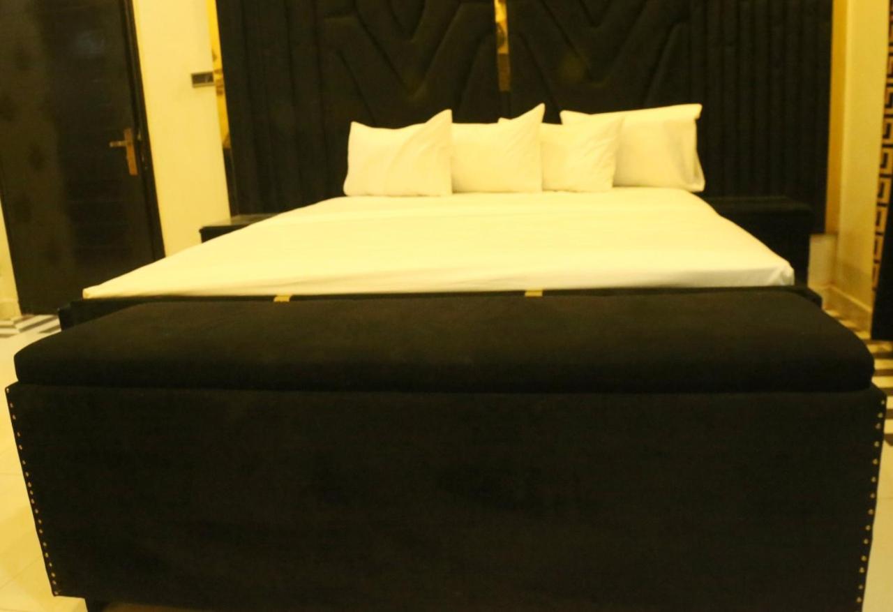 Hotel De Smart Multan Esterno foto