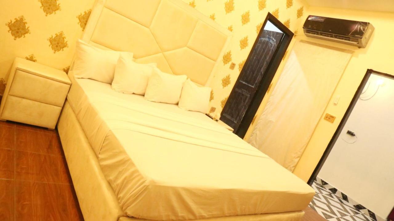 Hotel De Smart Multan Esterno foto