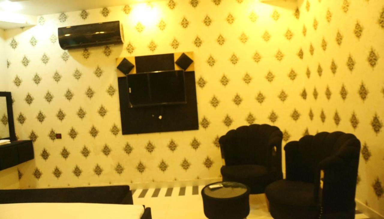 Hotel De Smart Multan Esterno foto
