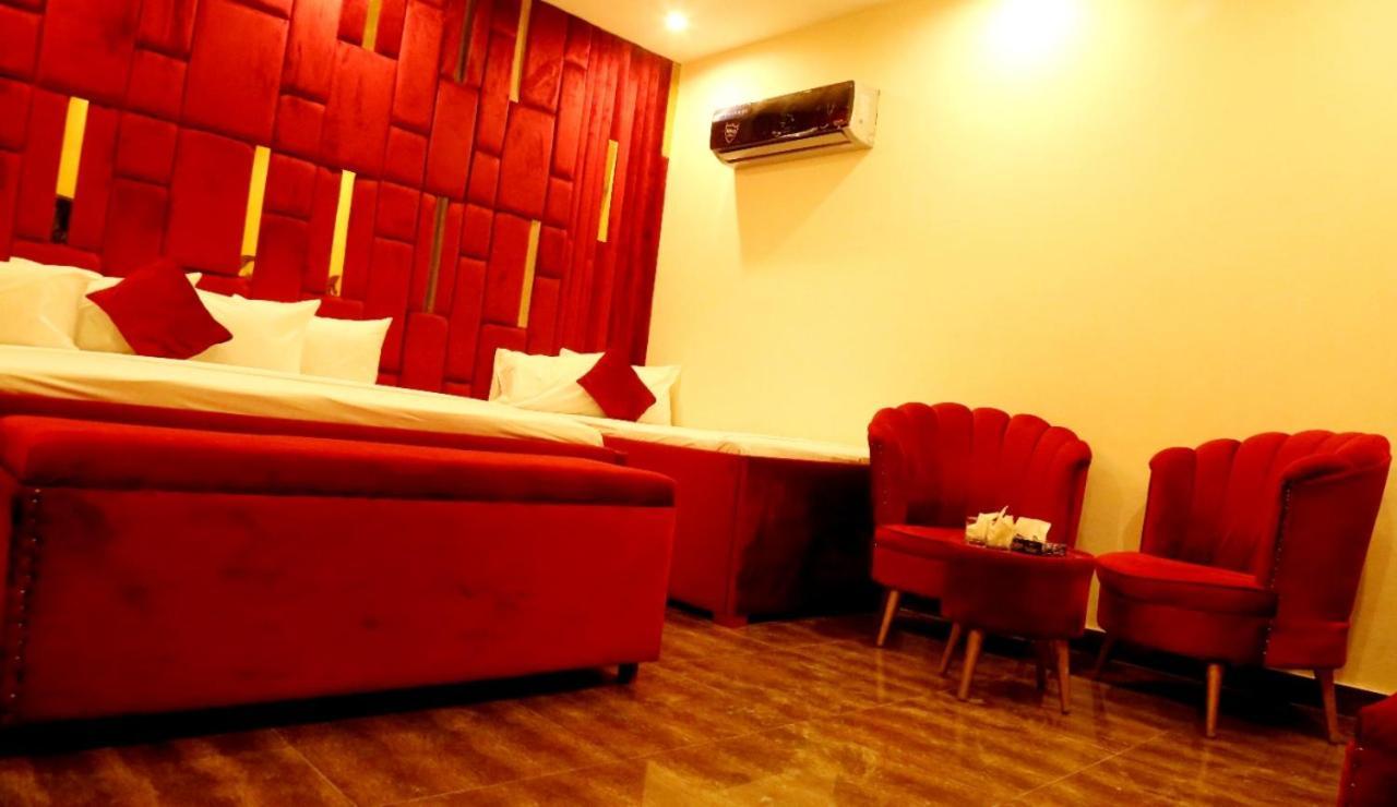 Hotel De Smart Multan Esterno foto
