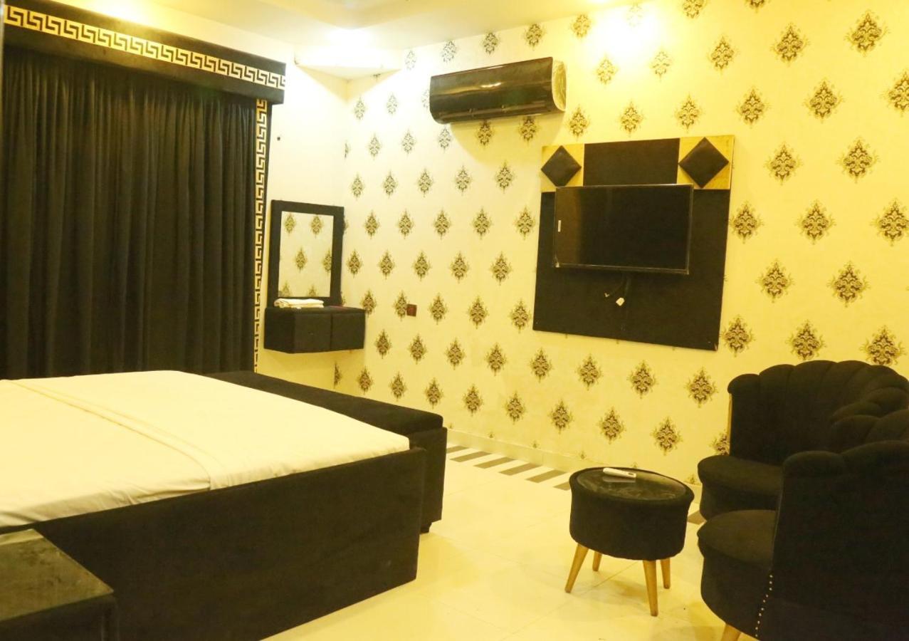Hotel De Smart Multan Esterno foto
