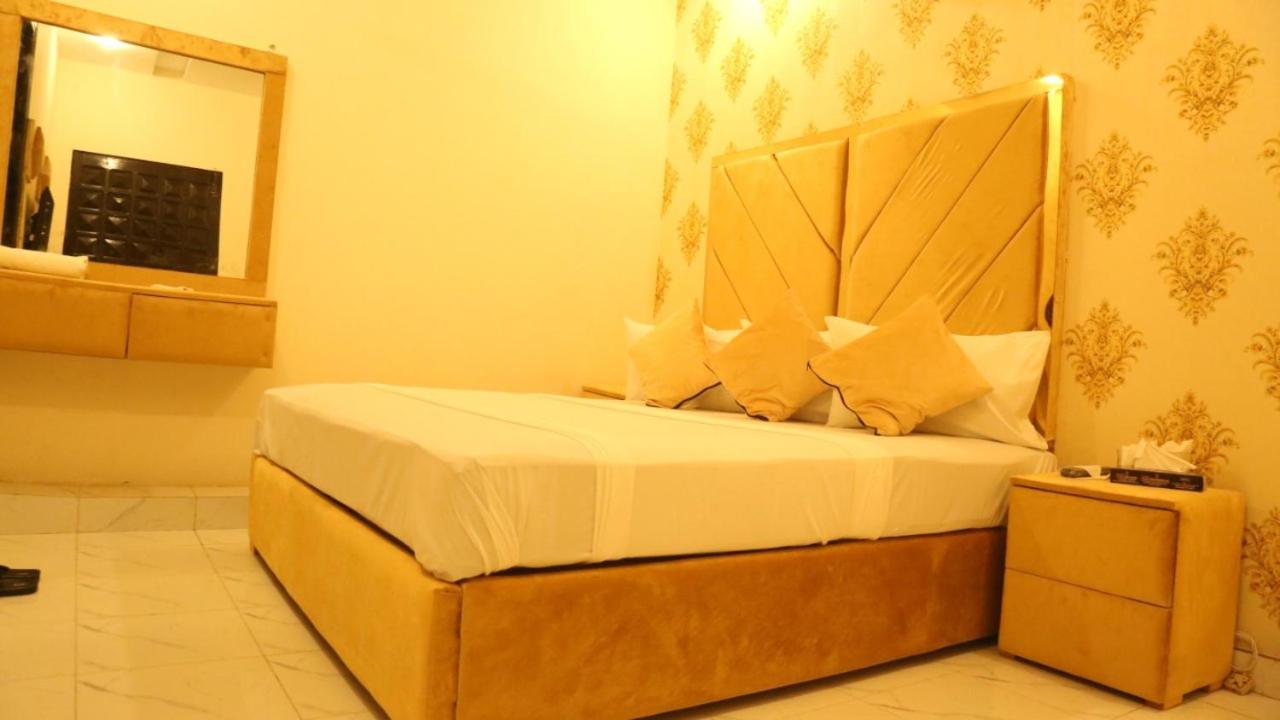 Hotel De Smart Multan Esterno foto