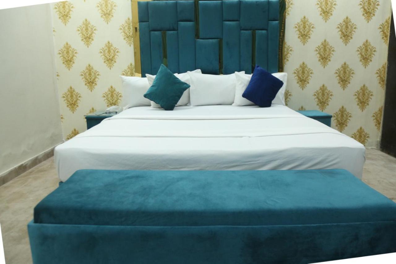Hotel De Smart Multan Esterno foto