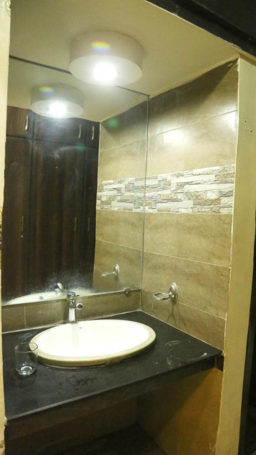 Hotel De Smart Multan Esterno foto