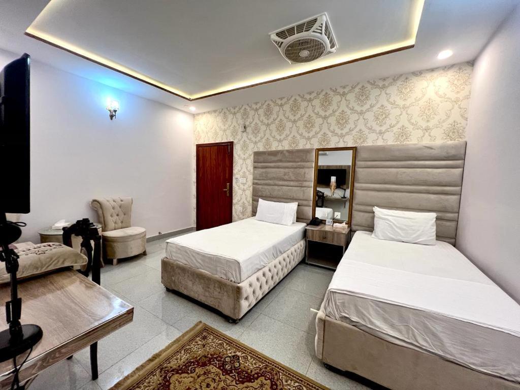 Hotel De Smart Multan Esterno foto