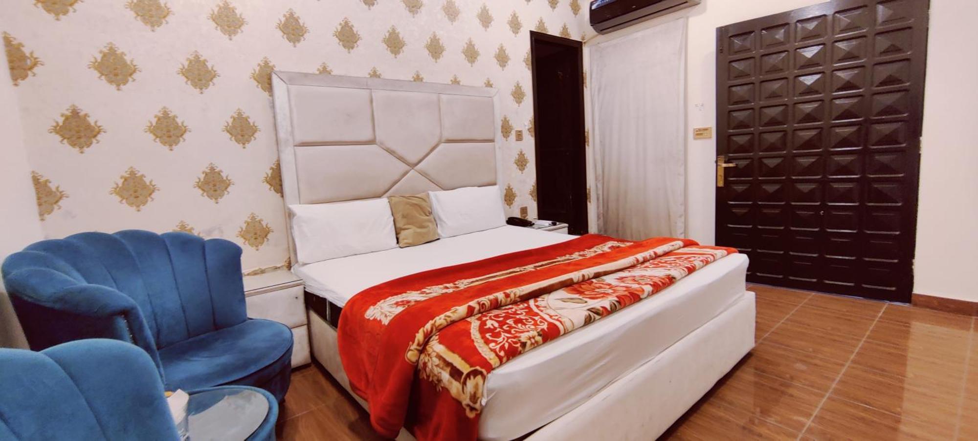 Hotel De Smart Multan Esterno foto