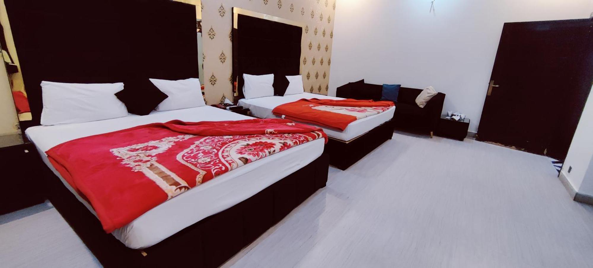 Hotel De Smart Multan Esterno foto