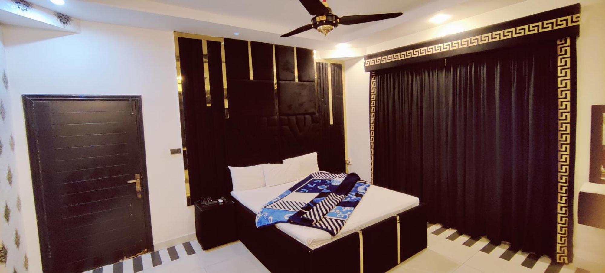 Hotel De Smart Multan Esterno foto