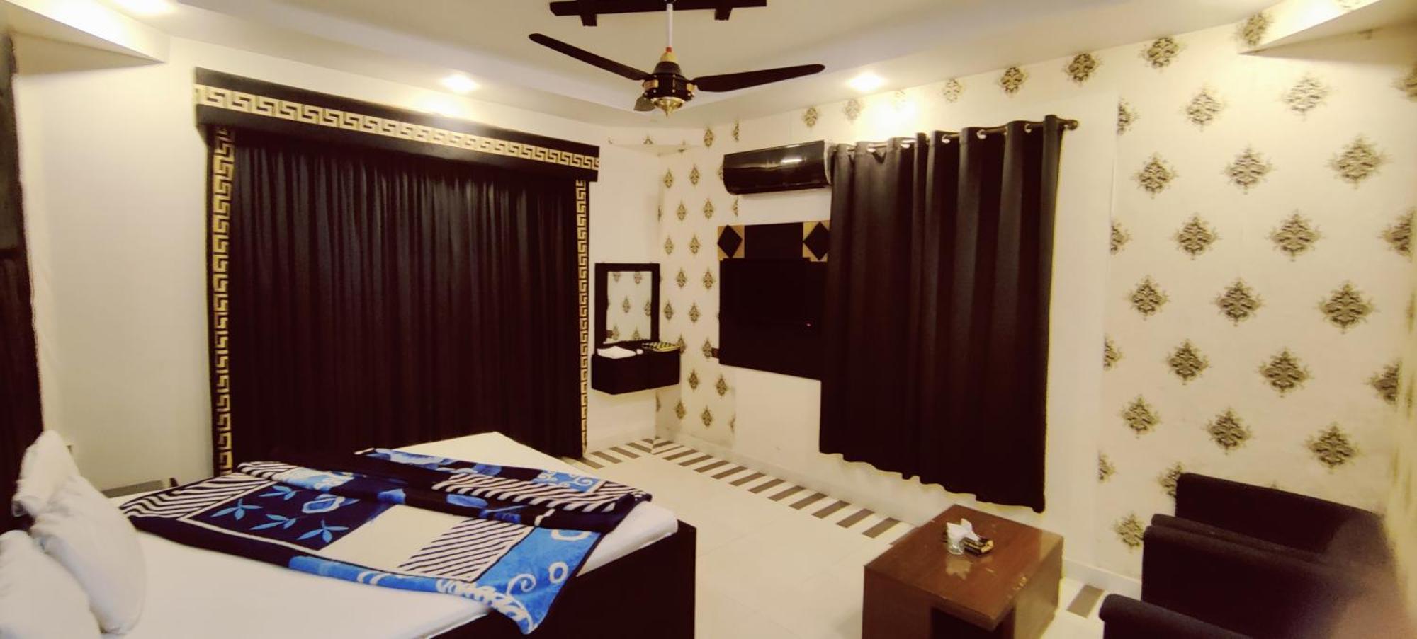 Hotel De Smart Multan Esterno foto