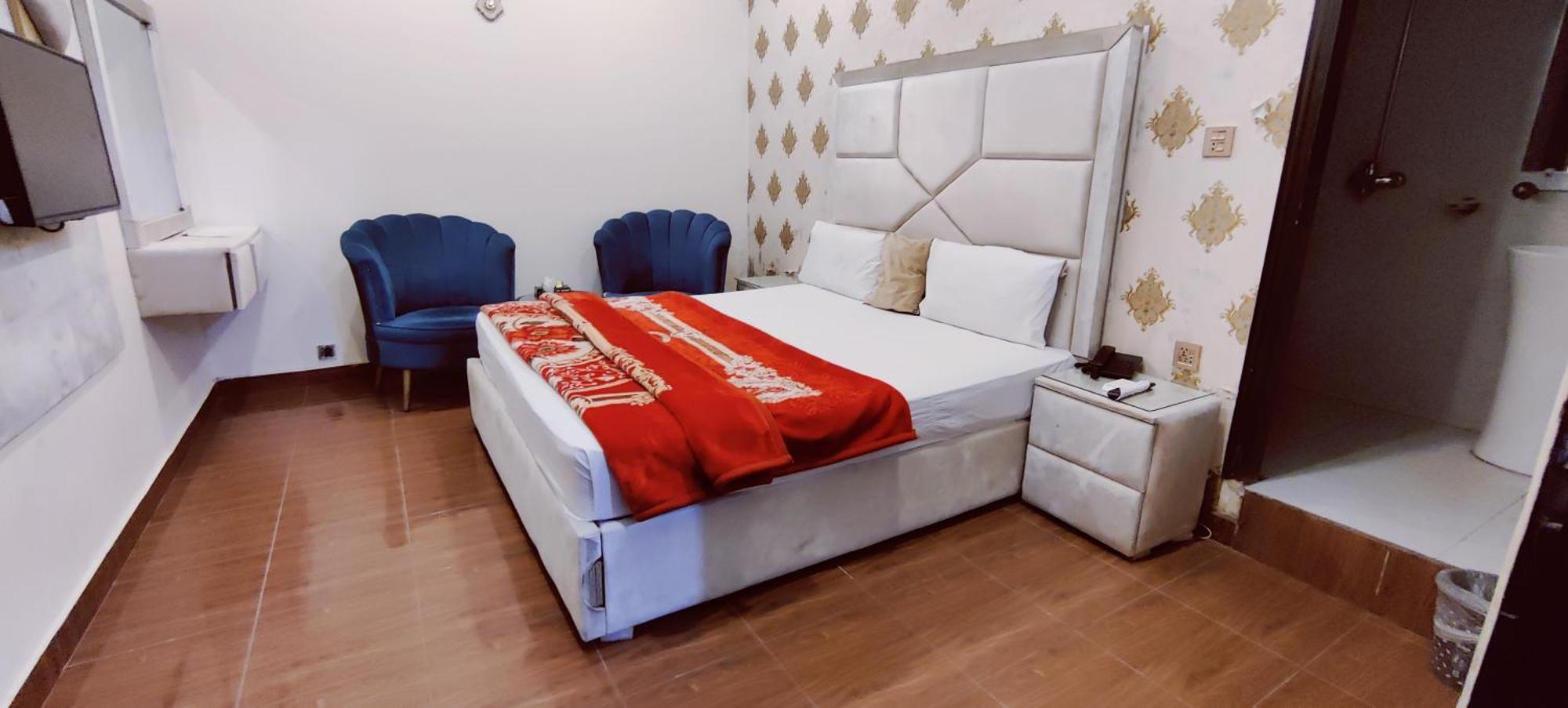 Hotel De Smart Multan Esterno foto