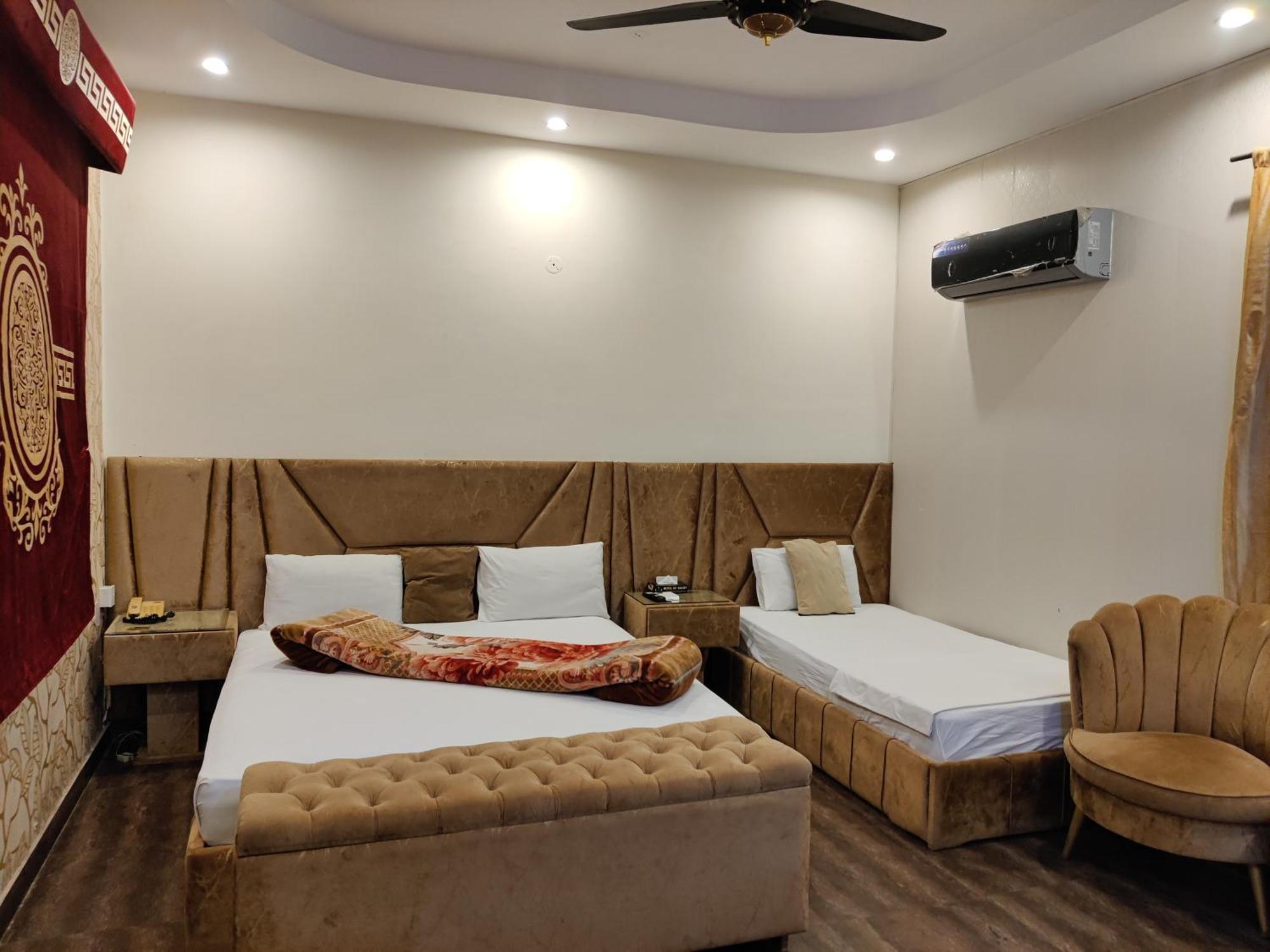Hotel De Smart Multan Esterno foto