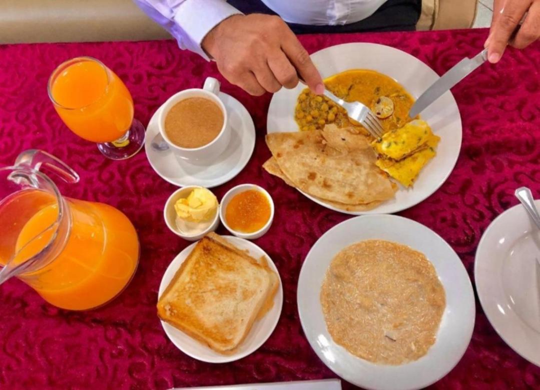 Hotel De Smart Multan Esterno foto